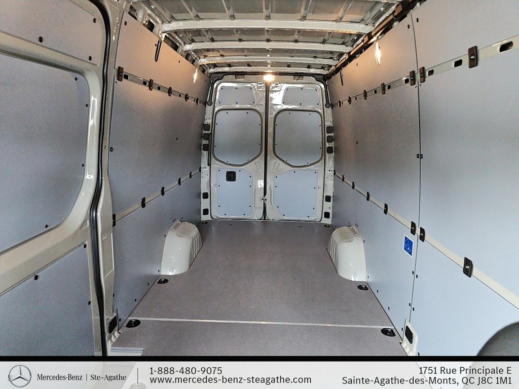 2026 Mercedes-Benz Sprinter 2500 170 Wheelbase High Roof AWD in Charlemagne, Quebec - 17 - w1024h768px