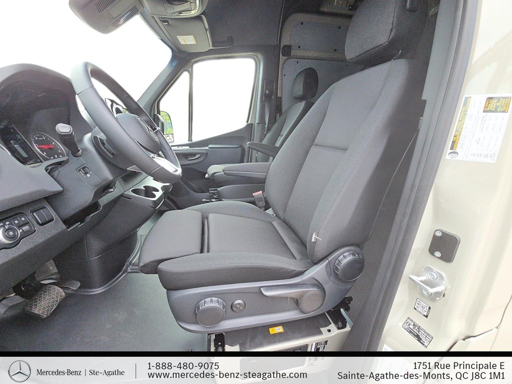 2026 Mercedes-Benz Sprinter 2500 170 Wheelbase High Roof AWD in Charlemagne, Quebec - 9 - w1024h768px