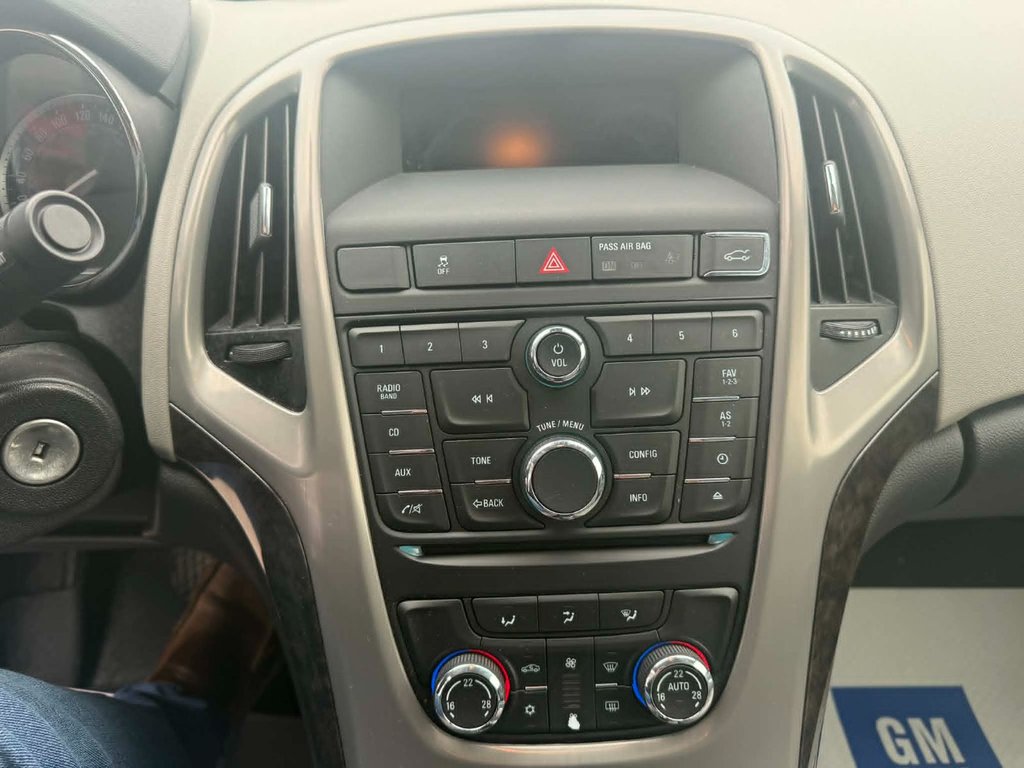 2016 Buick Verano Base in Edmundston, New Brunswick - 13 - w1024h768px