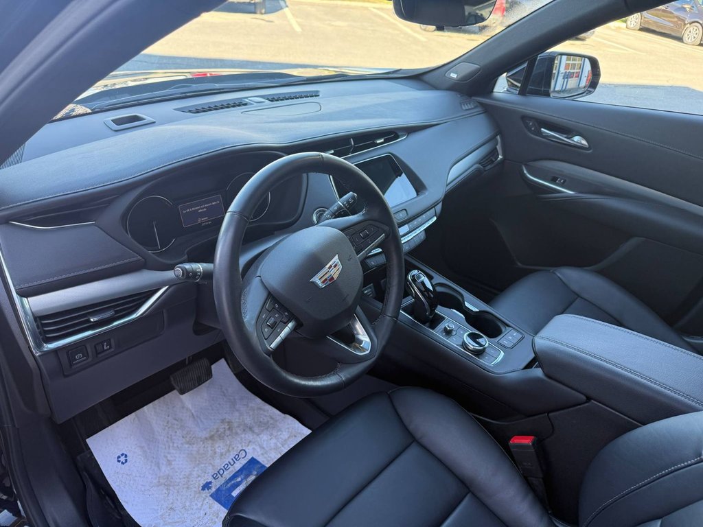 2022 Cadillac XT4 AWD Premium Luxury in Edmundston, New Brunswick - 9 - w1024h768px