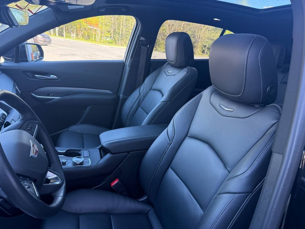 2022 Cadillac XT4 AWD Premium Luxury in Edmundston, New Brunswick - 11 - w1024h768px