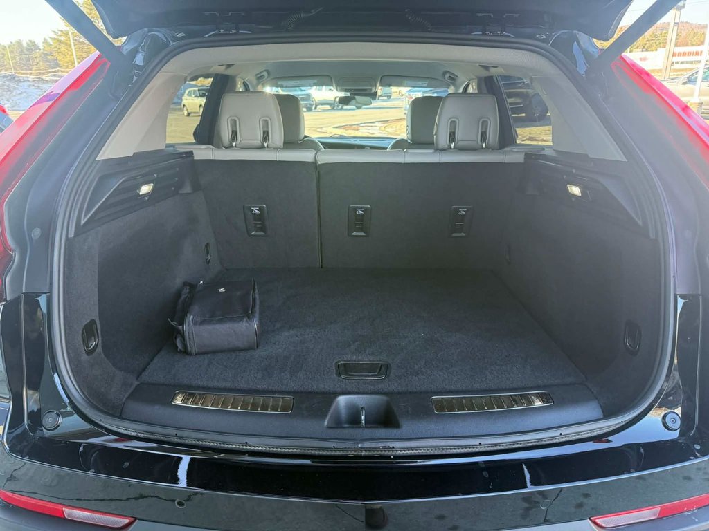2023 Cadillac XT4 AWD Premium Luxury in Edmundston, New Brunswick - 8 - w1024h768px