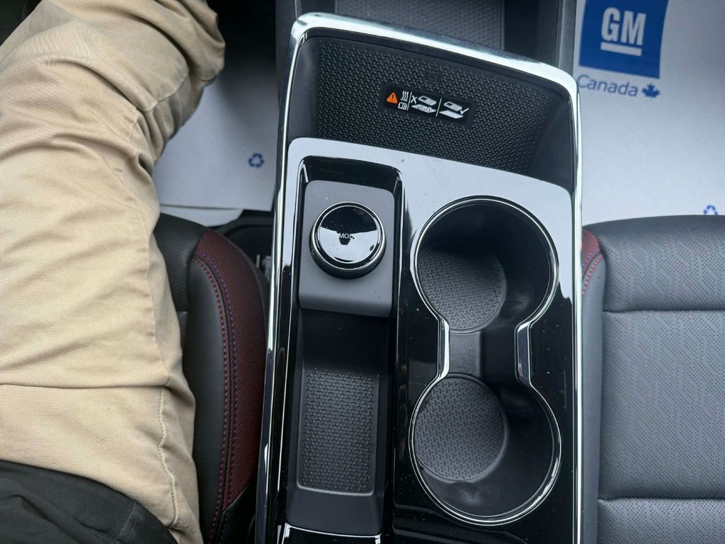 2026 Chevrolet Equinox RS in Edmundston, New Brunswick - 14 - w1024h768px