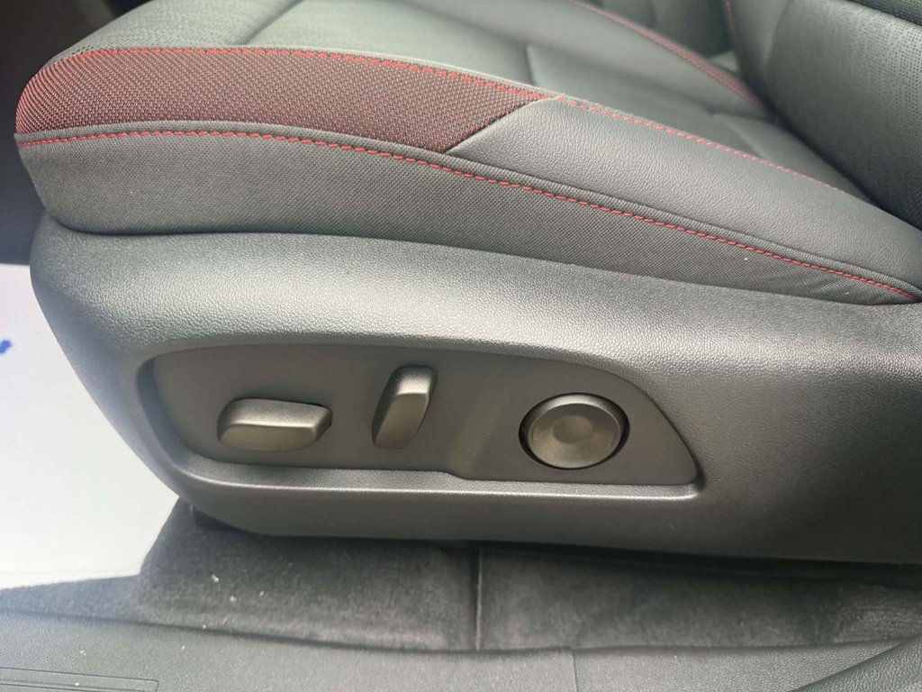 2027 Chevrolet Equinox RS in Edmundston, New Brunswick - 18 - w1024h768px