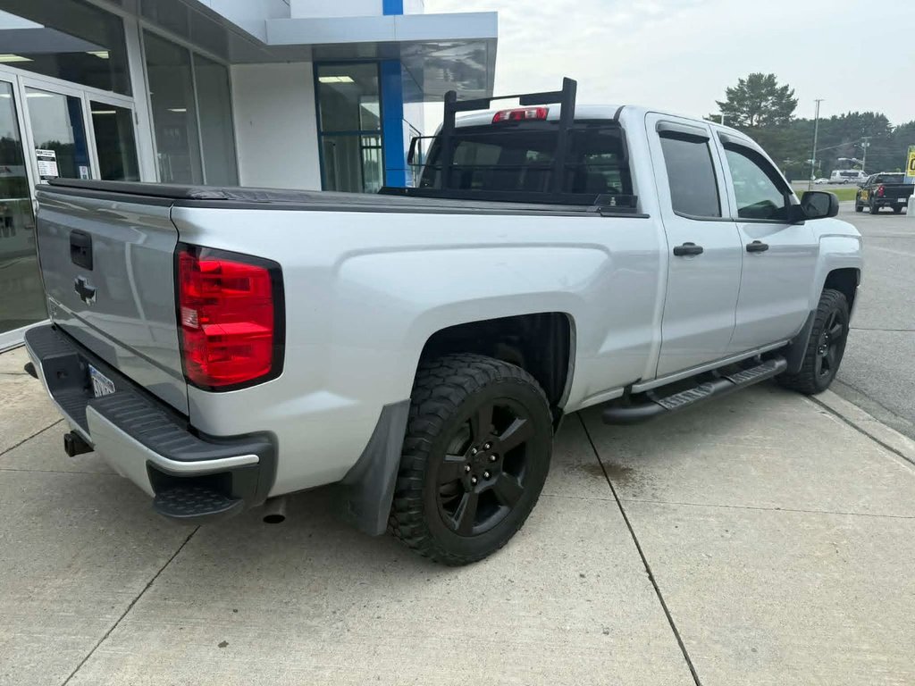 2017 Chevrolet Silverado 1500 Custom in Edmundston, New Brunswick - 5 - w1024h768px