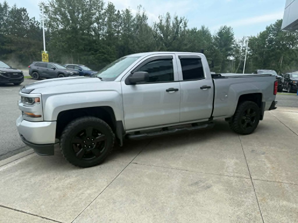 2017 Chevrolet Silverado 1500 Custom in Edmundston, New Brunswick - 2 - w1024h768px