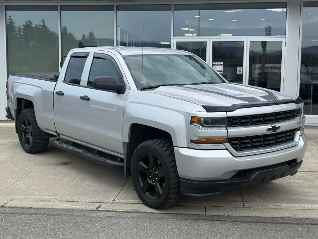 2017 Chevrolet Silverado 1500 Custom in Edmundston, New Brunswick - 3 - w1024h768px