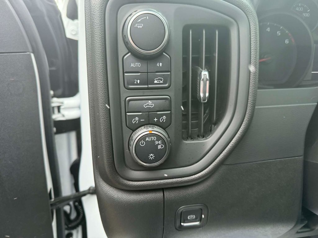 Chevrolet Silverado 1500 Custom 2021 à Edmundston, Nouveau-Brunswick - 13 - w1024h768px