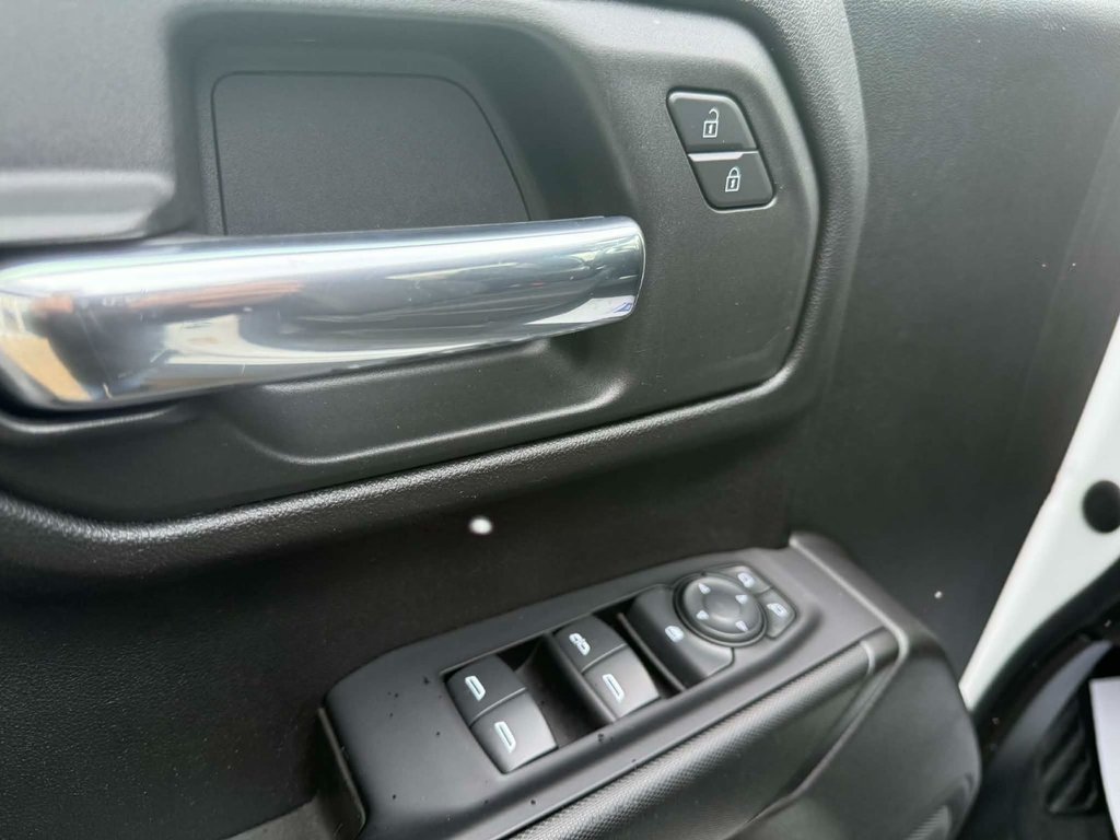 Chevrolet Silverado 1500 Custom 2021 à Edmundston, Nouveau-Brunswick - 10 - w1024h768px