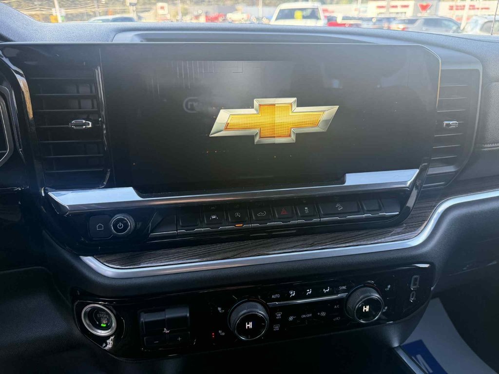 2022 Chevrolet Silverado 1500 RST in Edmundston, New Brunswick - 14 - w1024h768px