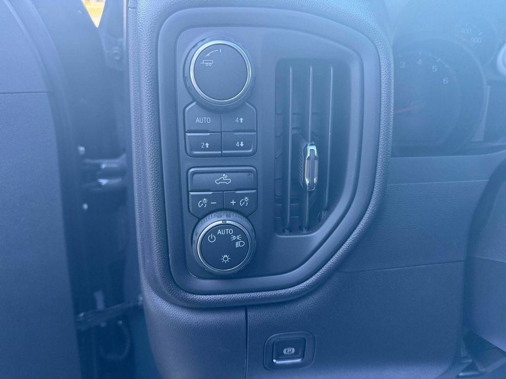 2025 Chevrolet Silverado 1500 Custom Trail Boss in Edmundston, New Brunswick - 11 - w1024h768px