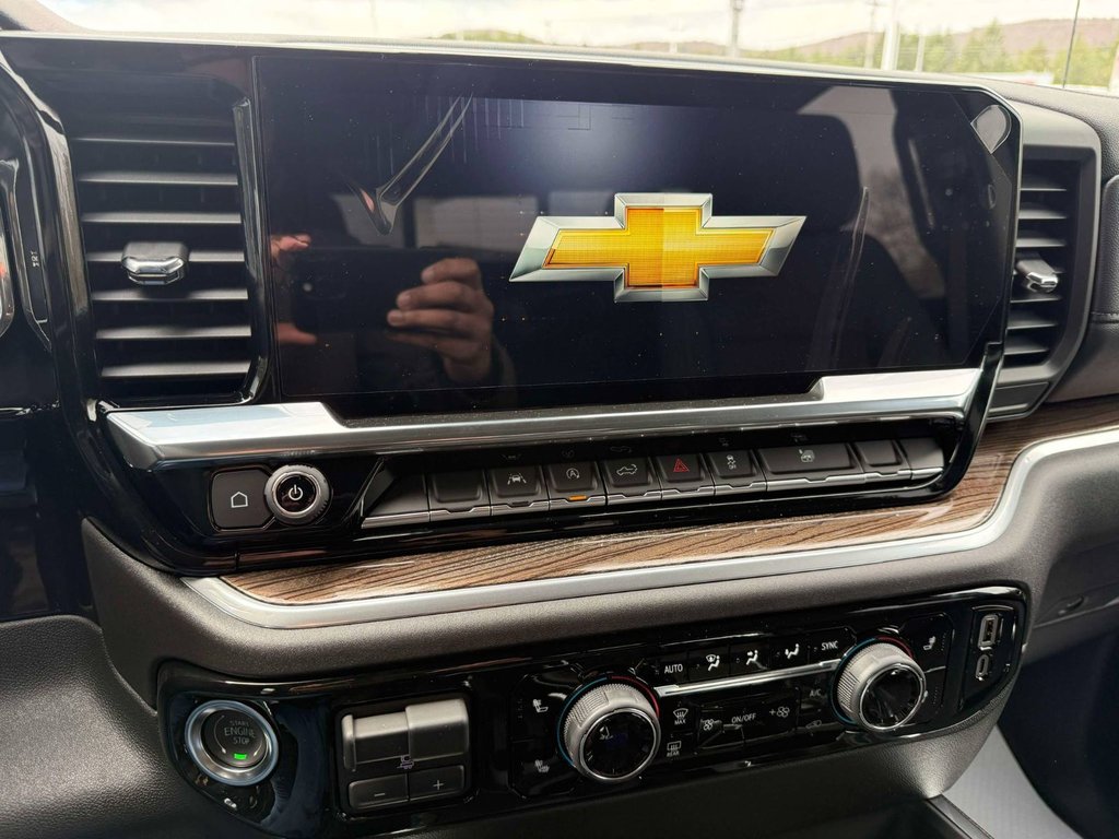 2025 Chevrolet Silverado 1500 RST in Edmundston, New Brunswick - 10 - w1024h768px