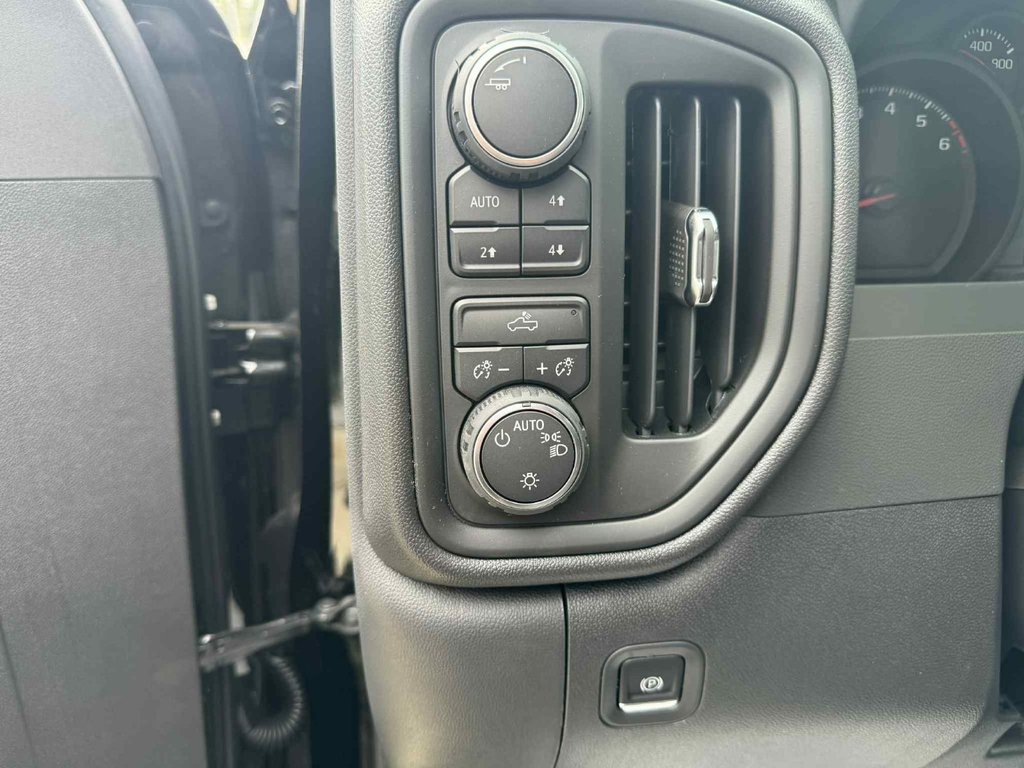 2025 Chevrolet Silverado 1500 WT in Edmundston, New Brunswick - 11 - w1024h768px