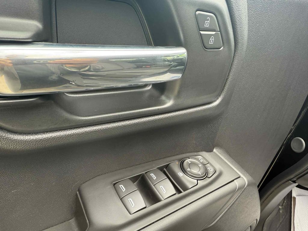 2025 Chevrolet Silverado 1500 WT in Edmundston, New Brunswick - 10 - w1024h768px