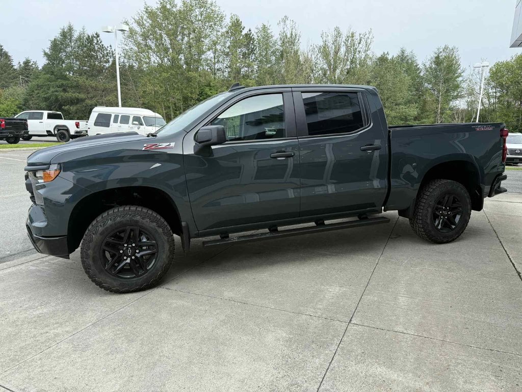 Chevrolet Silverado 1500 Custom Trail Boss 2025 à Edmundston, Nouveau-Brunswick - 4 - w1024h768px