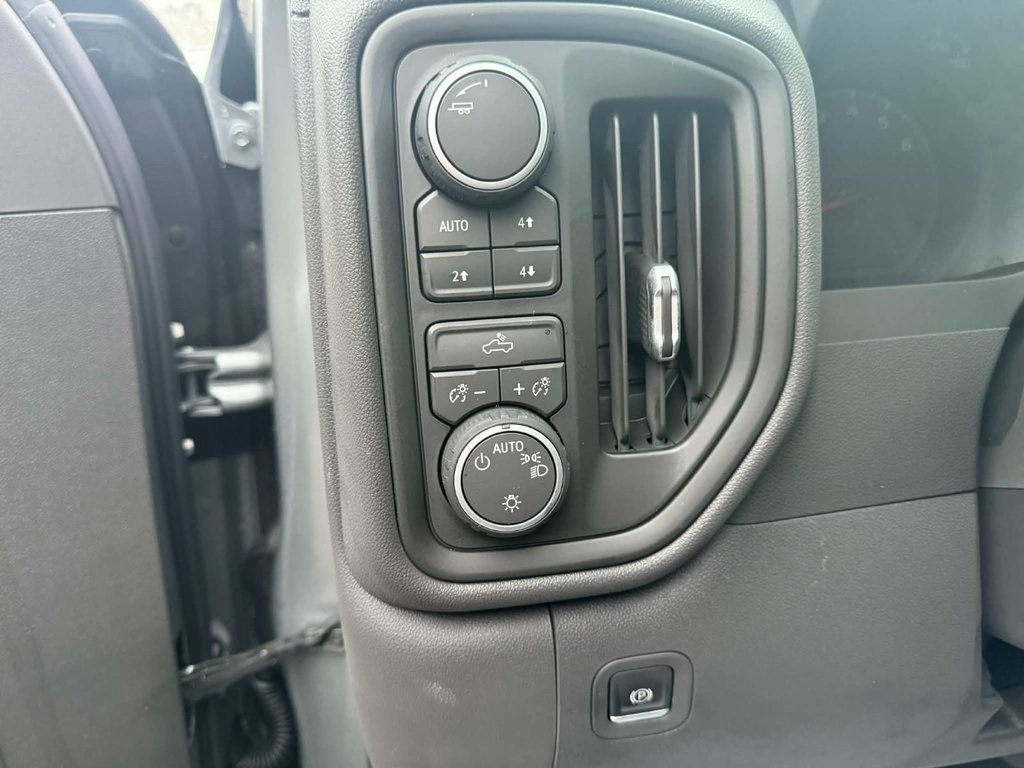 2026 Chevrolet Silverado 1500 Custom Trail Boss in Edmundston, New Brunswick - 12 - w1024h768px