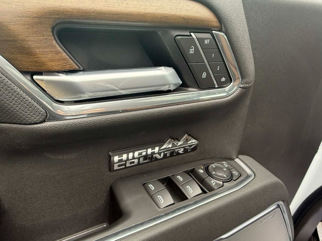 2026 Chevrolet Silverado 1500 High Country in Edmundston, New Brunswick - 12 - w1024h768px