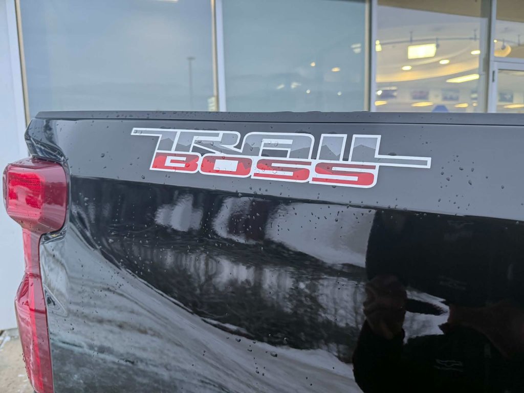 Chevrolet Silverado 1500 Custom Trail Boss 2026 à Edmundston, Nouveau-Brunswick - 8 - w1024h768px