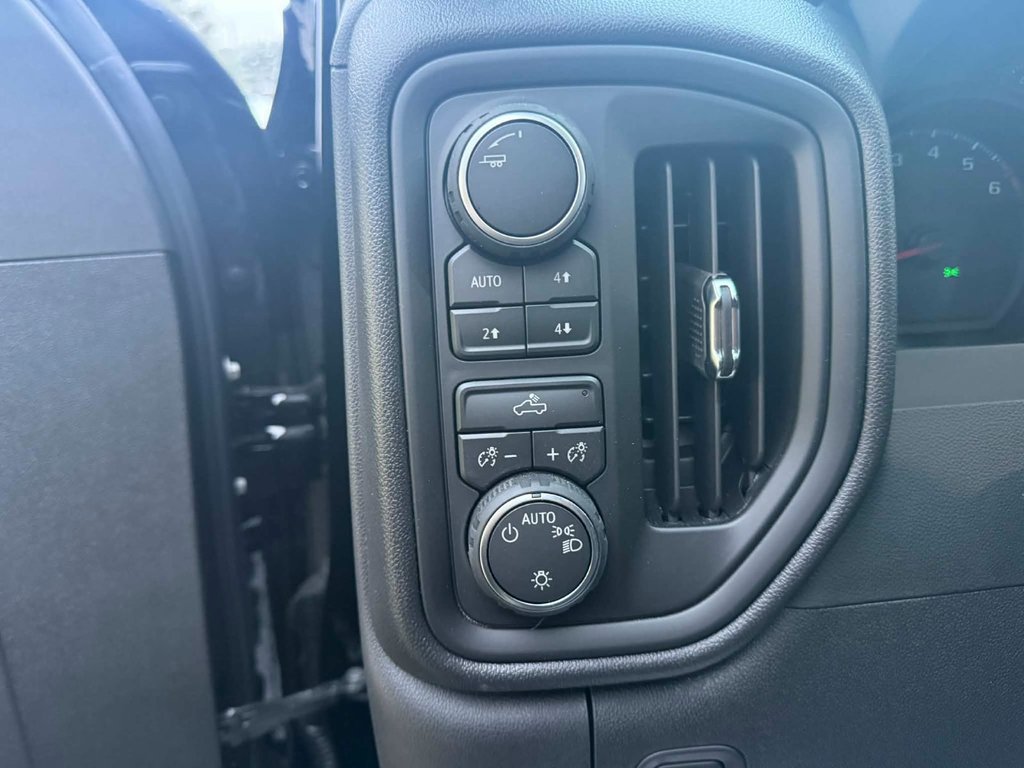 Chevrolet Silverado 1500 Custom Trail Boss 2026 à Edmundston, Nouveau-Brunswick - 10 - w1024h768px