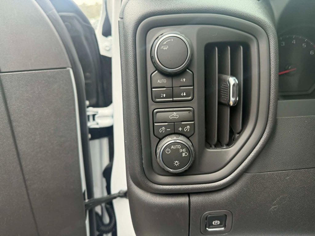 2026 Chevrolet Silverado 1500 Custom Trail Boss in Edmundston, New Brunswick - 9 - w1024h768px