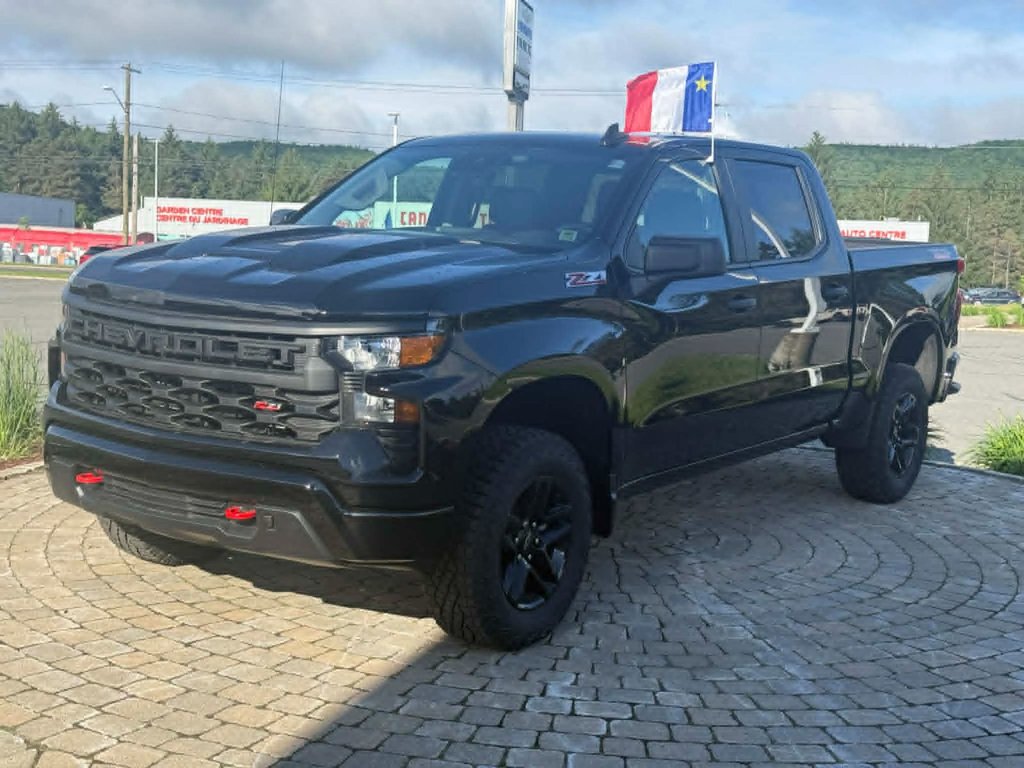 Chevrolet Silverado 1500 Custom Trail Boss 2026 à Edmundston, Nouveau-Brunswick - 2 - w1024h768px