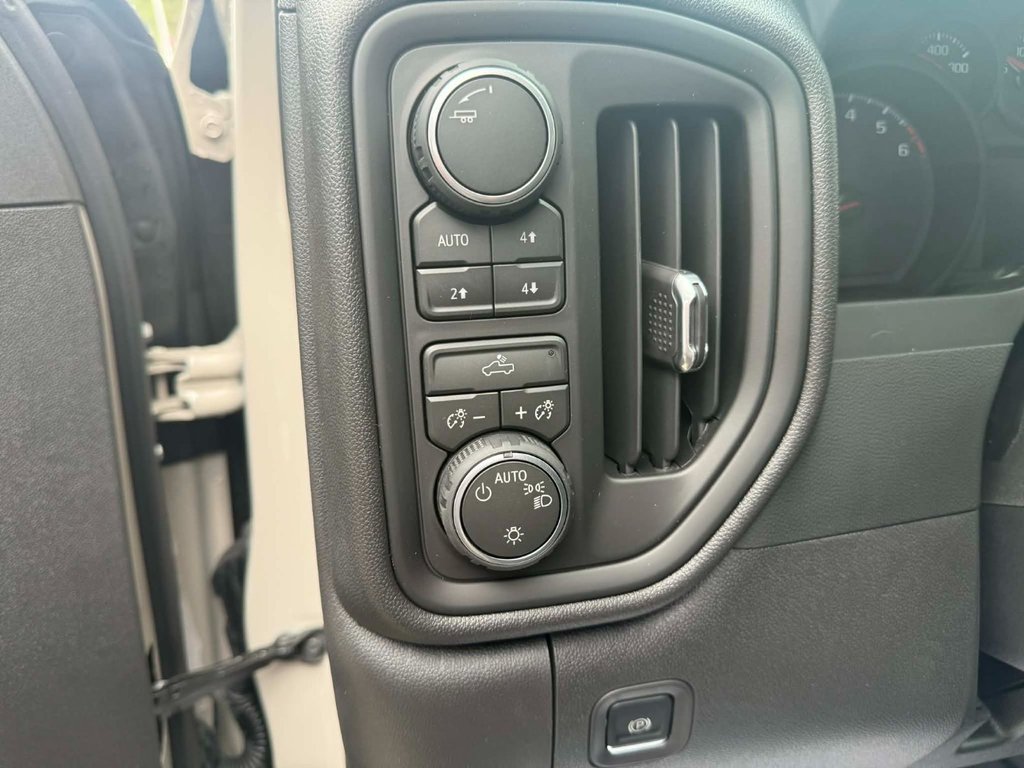 2026 Chevrolet Silverado 1500 Custom Trail Boss in Edmundston, New Brunswick - 7 - w1024h768px