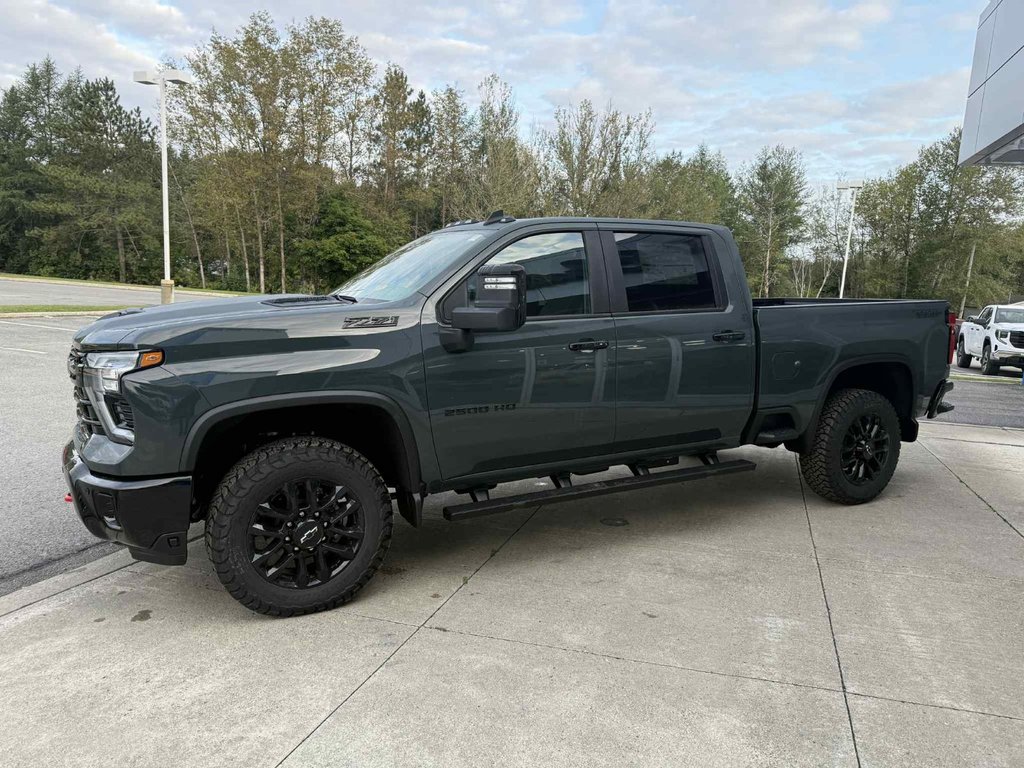 Chevrolet Silverado 2500 4WD LT Crew  2026 à Edmundston, Nouveau-Brunswick - 4 - w1024h768px