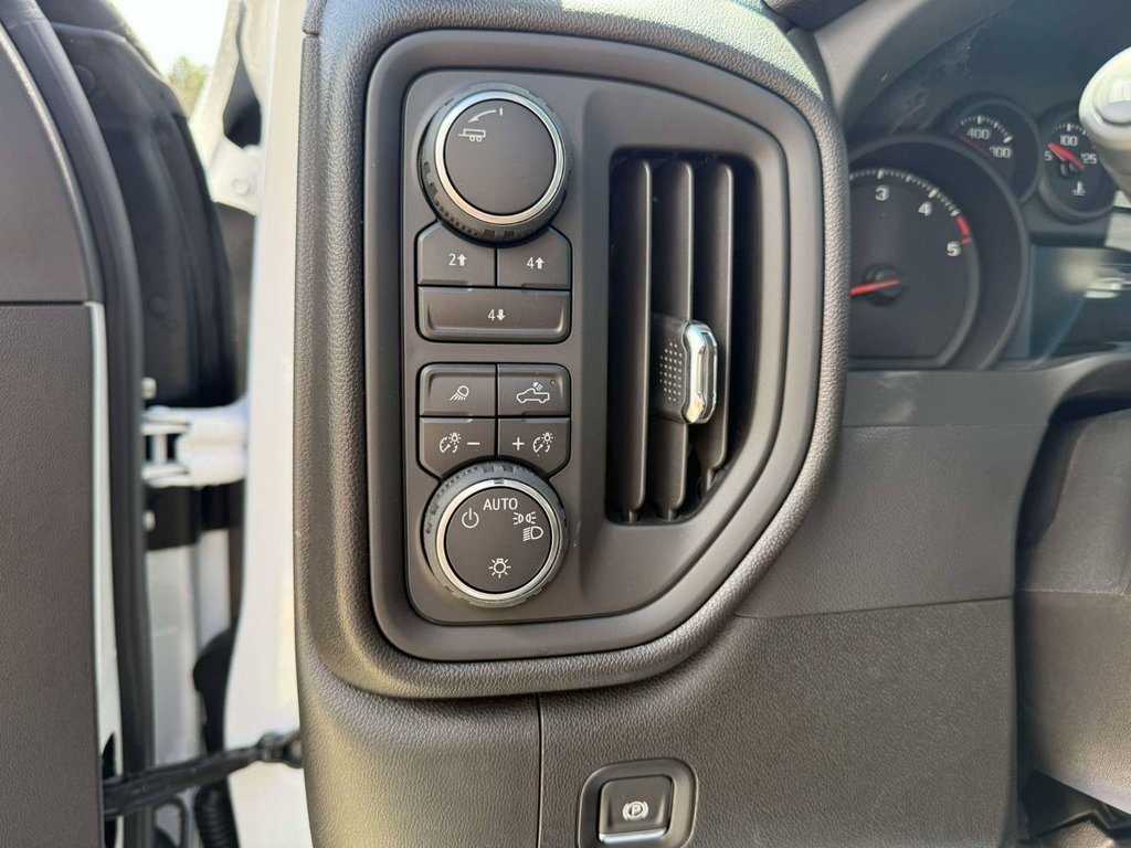 2025 Chevrolet SILVERADO 2500 HD CUSTOM in Edmundston, New Brunswick - 16 - w1024h768px