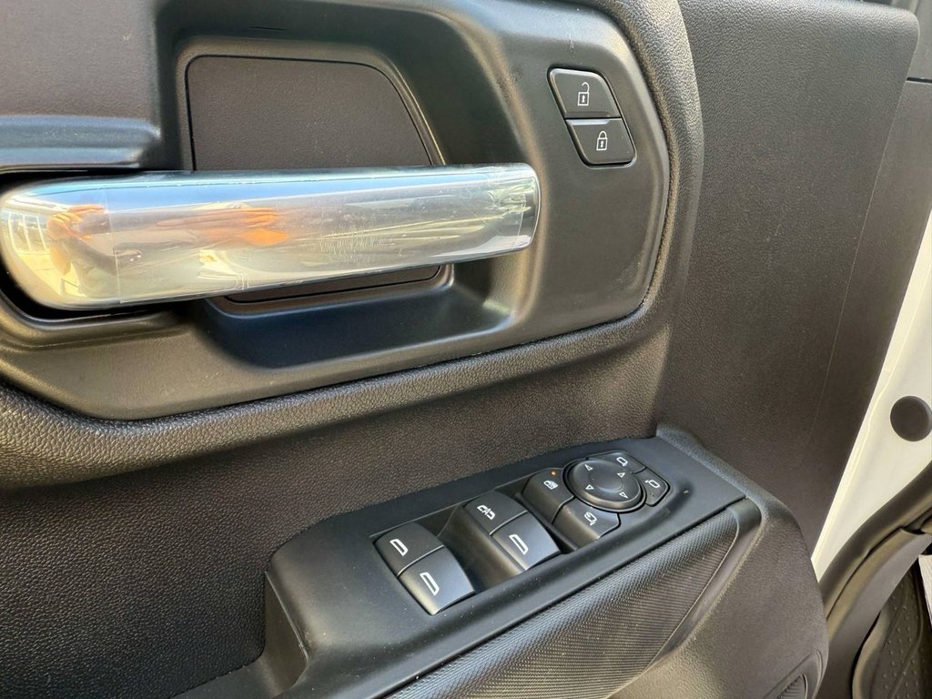 2025 Chevrolet SILVERADO 2500 HD CUSTOM in Edmundston, New Brunswick - 11 - w1024h768px