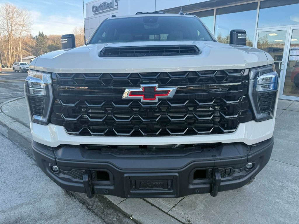 2026 Chevrolet Silverado 2500 HD ZR2 in Edmundston, New Brunswick - 3 - w1024h768px