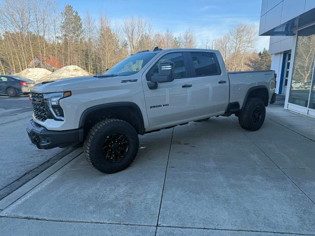 2026 Chevrolet Silverado 2500 HD ZR2 in Edmundston, New Brunswick - 5 - w1024h768px
