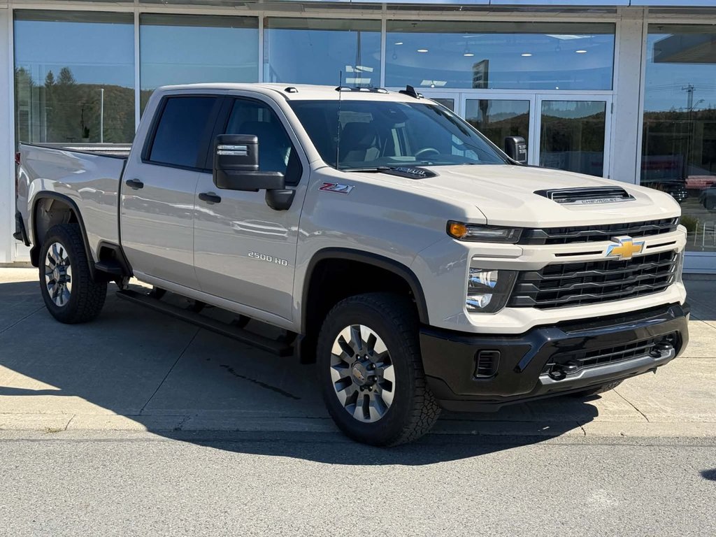 Chevrolet Silverado 2500 HD CUSTOM 2026 à Edmundston, Nouveau-Brunswick - 2 - w1024h768px