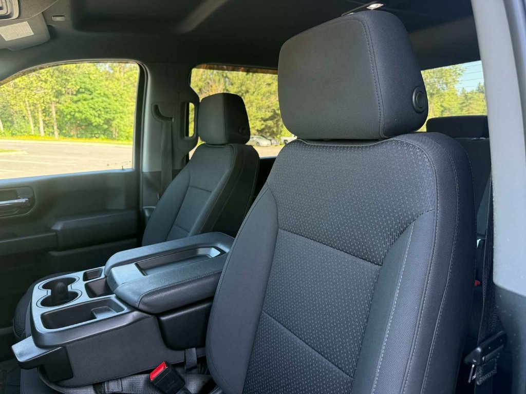 2022 Chevrolet Silverado 2500HD Custom in Edmundston, New Brunswick - 14 - w1024h768px