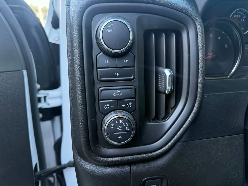 2022 Chevrolet Silverado 2500HD Custom in Edmundston, New Brunswick - 10 - w1024h768px