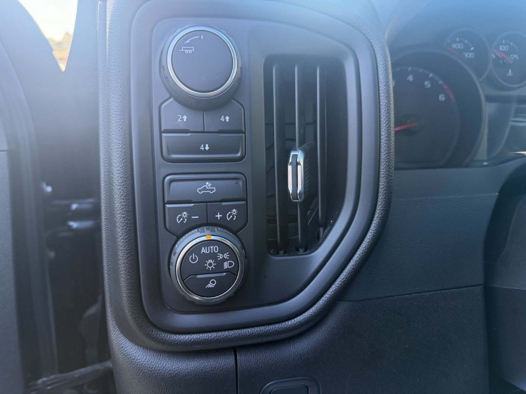 2022 Chevrolet Silverado 2500HD Custom in Edmundston, New Brunswick - 10 - w1024h768px