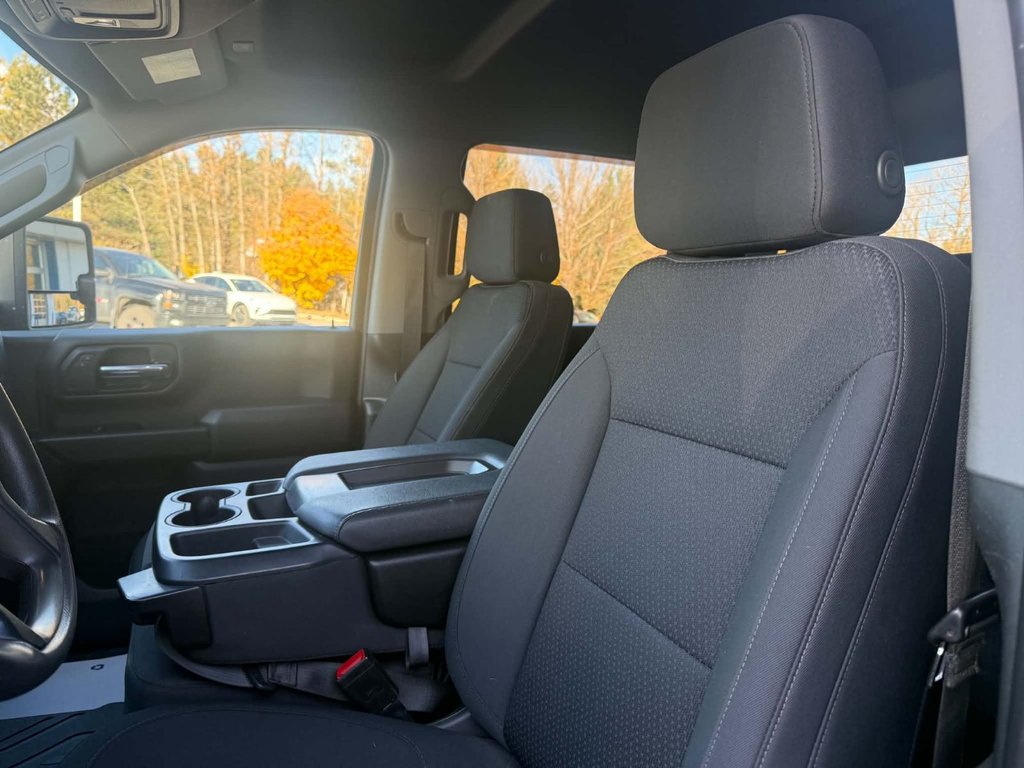 2022 Chevrolet Silverado 2500HD Custom in Edmundston, New Brunswick - 8 - w1024h768px
