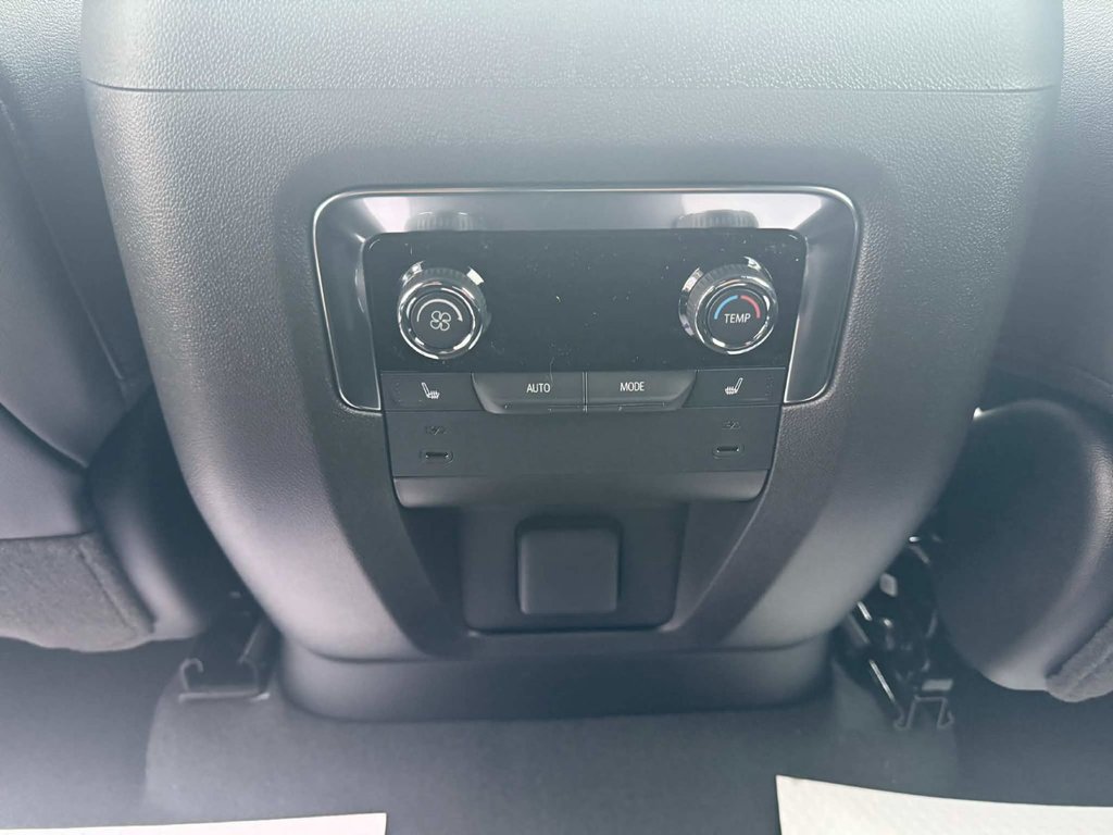 2026 Chevrolet Suburban Premier in Edmundston, New Brunswick - 9 - w1024h768px