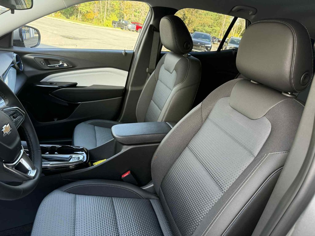 2025 Chevrolet Trax LT in Edmundston, New Brunswick - 12 - w1024h768px