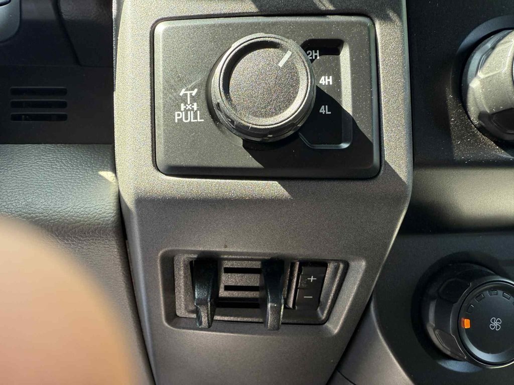 2021 Ford Super Duty F-350 SRW in Edmundston, New Brunswick - 11 - w1024h768px