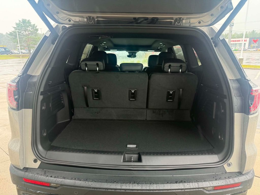 2027 GMC Acadia AT4 in Edmundston, New Brunswick - 7 - w1024h768px