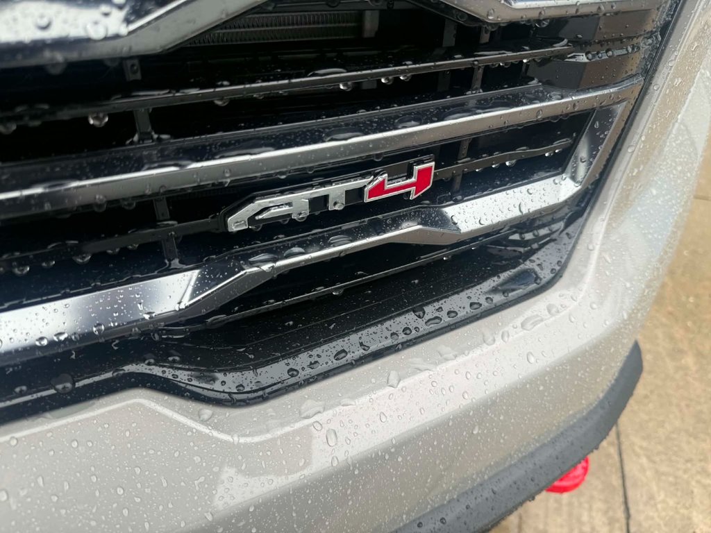 2027 GMC Acadia AT4 in Edmundston, New Brunswick - 8 - w1024h768px