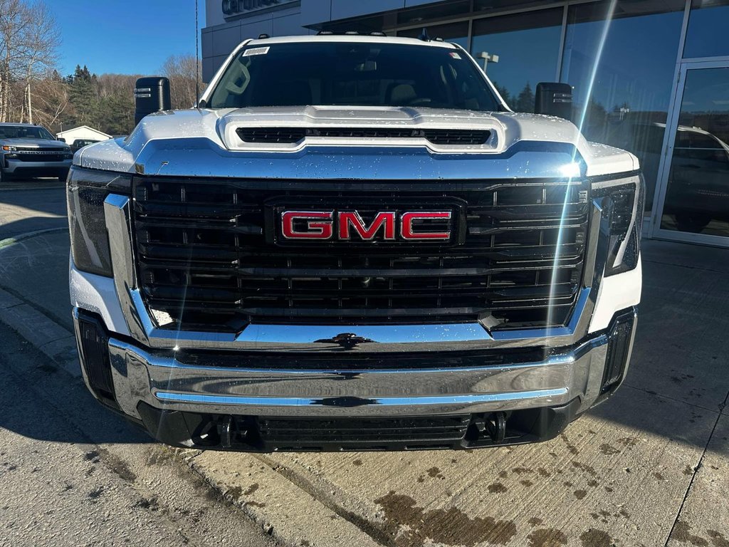 2025  Sierra 2500 HD PRO in Edmundston, New Brunswick - 2 - w1024h768px