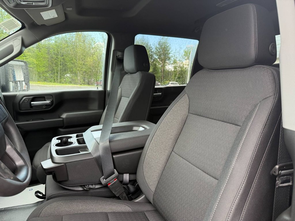 2025 GMC Sierra 2500 HD PRO in Edmundston, New Brunswick - 11 - w1024h768px