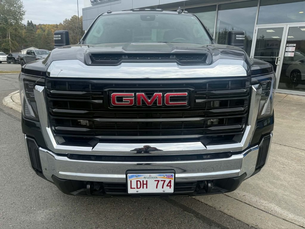 2025 GMC Sierra 3500HD Pro in Edmundston, New Brunswick - 3 - w1024h768px