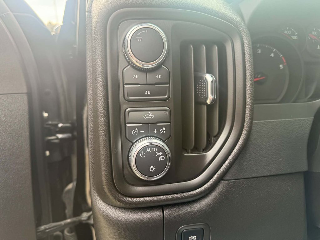 2025 GMC Sierra 3500HD Pro in Edmundston, New Brunswick - 14 - w1024h768px