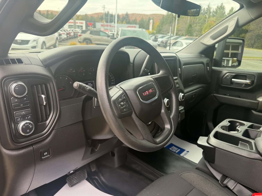 2025 GMC Sierra 3500HD Pro in Edmundston, New Brunswick - 13 - w1024h768px