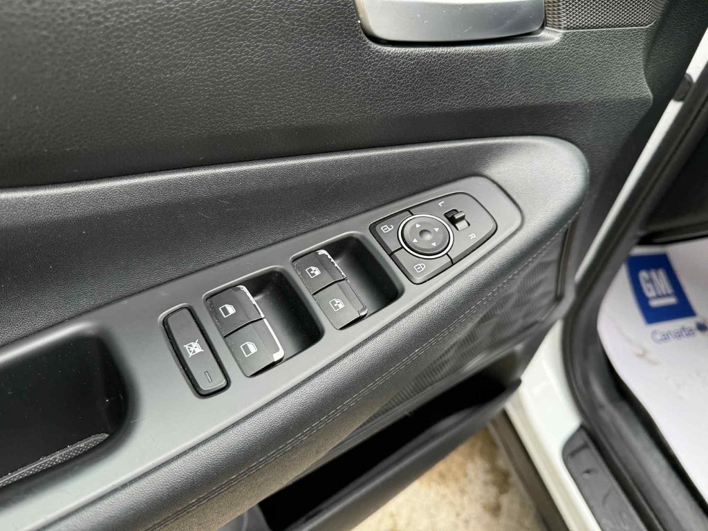 2019 Hyundai Santa Fe Essential in Edmundston, New Brunswick - 10 - w1024h768px