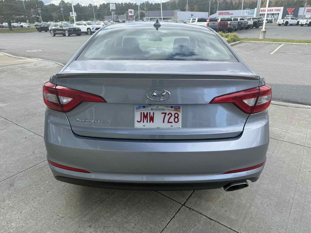 2016 Hyundai Sonata 2.4L GL in Edmundston, New Brunswick - 6 - w1024h768px