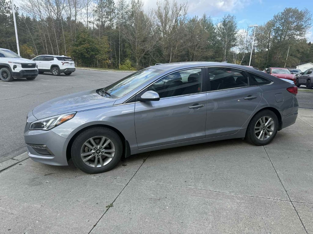 2016 Hyundai Sonata 2.4L GL in Edmundston, New Brunswick - 4 - w1024h768px