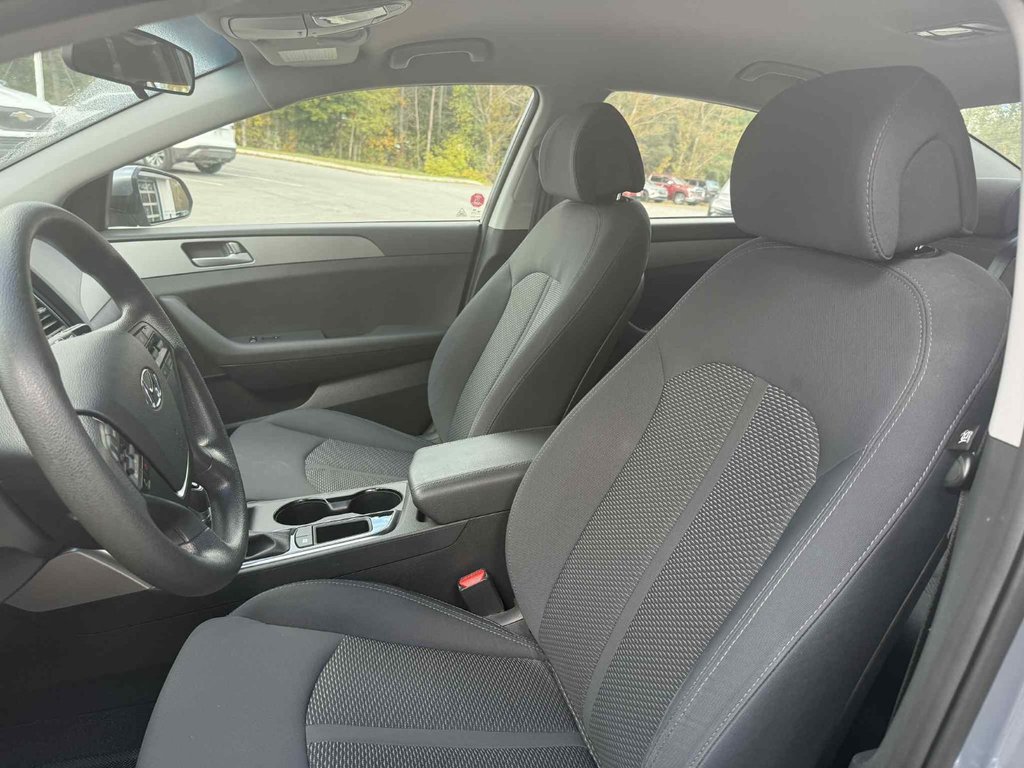 2016 Hyundai Sonata 2.4L GL in Edmundston, New Brunswick - 12 - w1024h768px